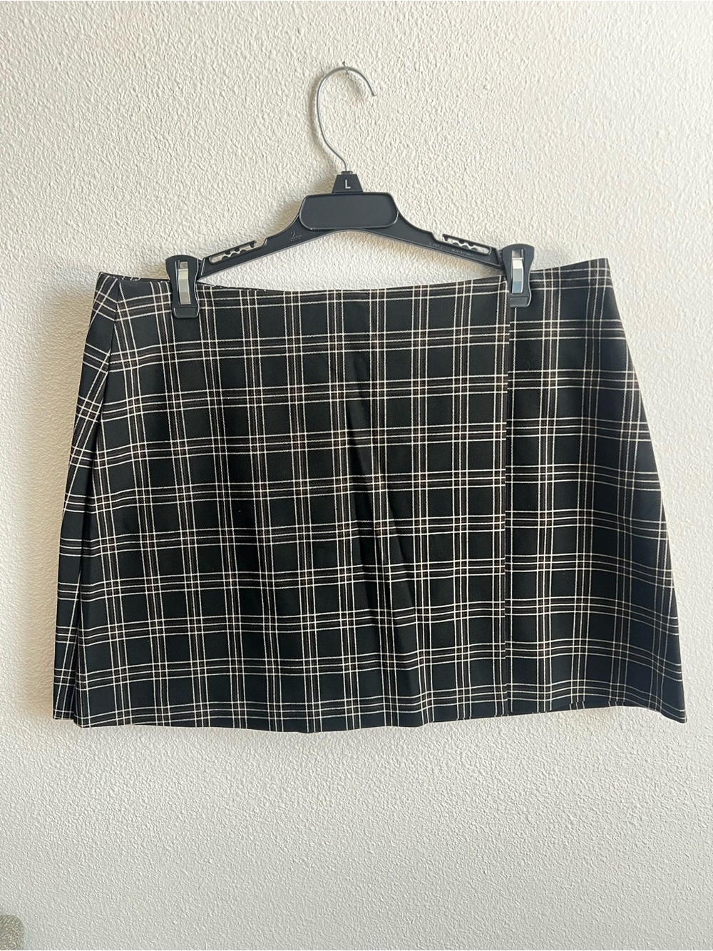 Gianni Bini Black Mini Skirt with White Windowpane Plaid
